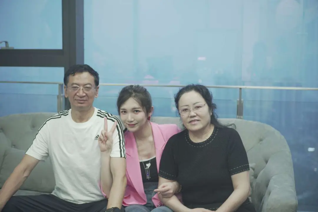 新疆女孩琪琪：我曾是男生，变性后成了一位美妆主播